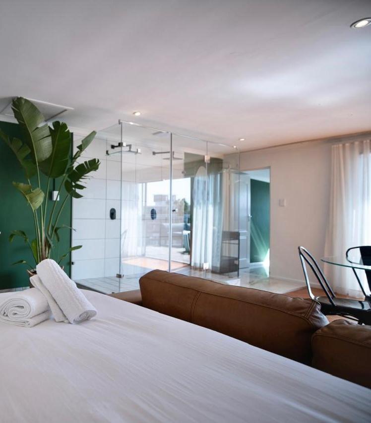 Sea Point Open, Large & Romantic 1 Bed