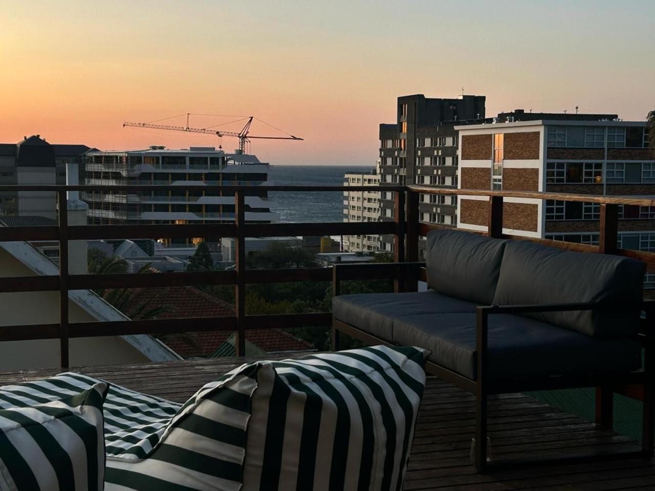 Sea Point Open, Large & Romantic 1 Bed Apartment Cape Town