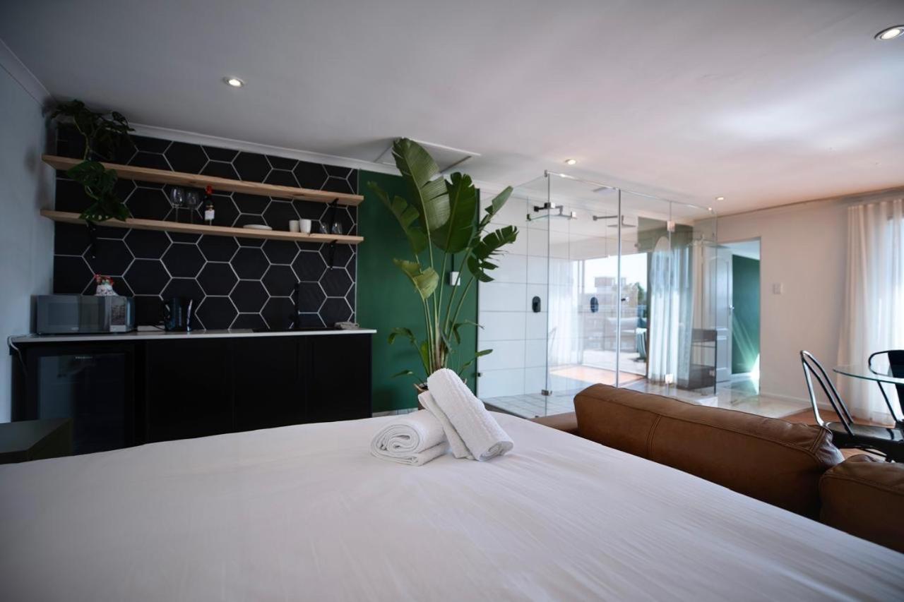 Apartment Sea Point Open, Large & Romantic 1 Bed *